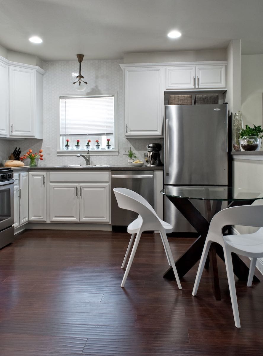 White lacquered cabinets in a retro redo kitchen, Paper Moon Painting, San Antonio, Monte Vista, Olmos Park