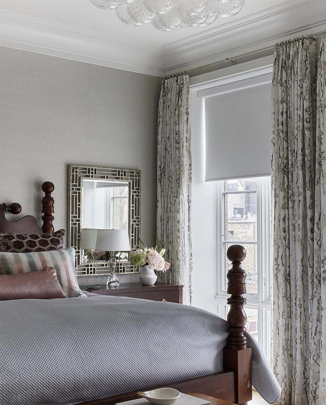 linen-look-wallpaper-in-guest-bedroom-design-by-elizabethtaich-heathertalbert-photo