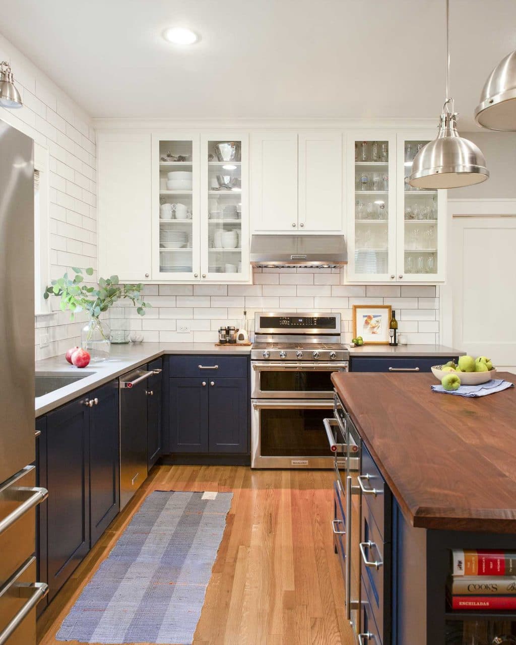 Kitchen two-tone cabinet painter project, Sherwin Williams SW7005 Pure White and SW9179 Anchors Aweigh