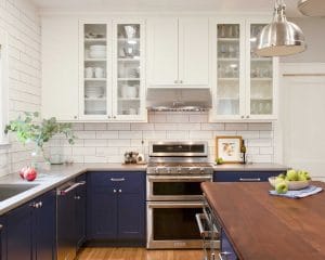 Kitchen two-tone cabinets in Sherwin Williams SW 7005 Pure White and 9179 Anchors Aweigh