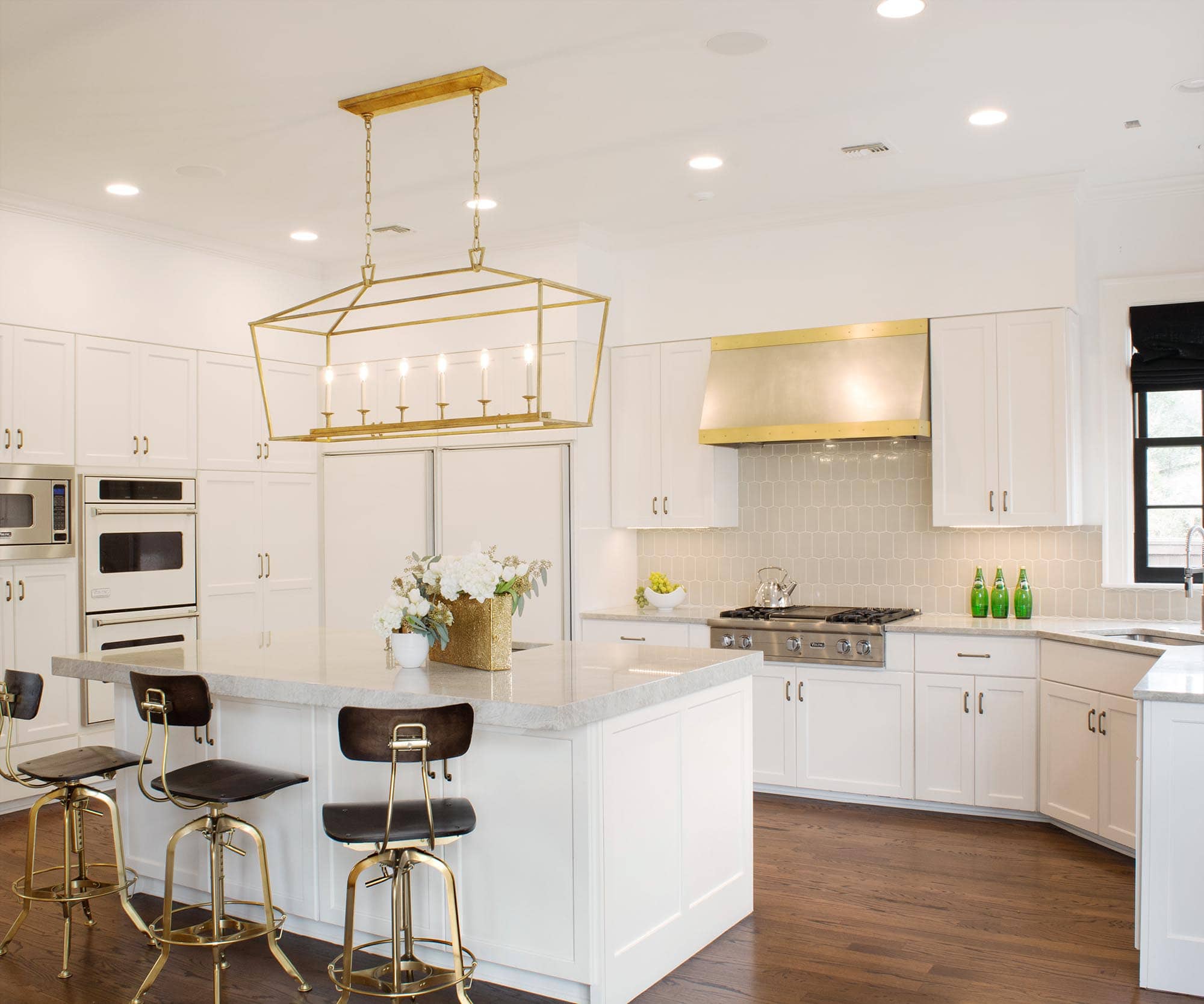 All white kitchen, cabinets painted in Benjamin Moore Decorator's White, Alamo Heights, Paper Moon Painting