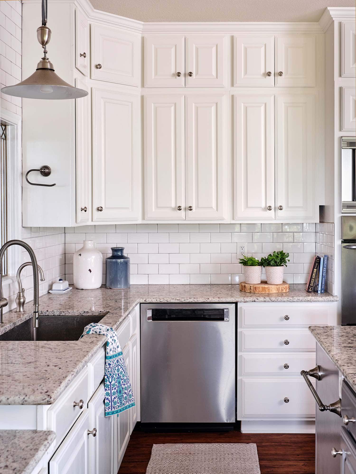 Kitchen cabinets painted in Benjamin Moore Cloud White and Tweed Coat, Paper Moon Painting San Antonio TX