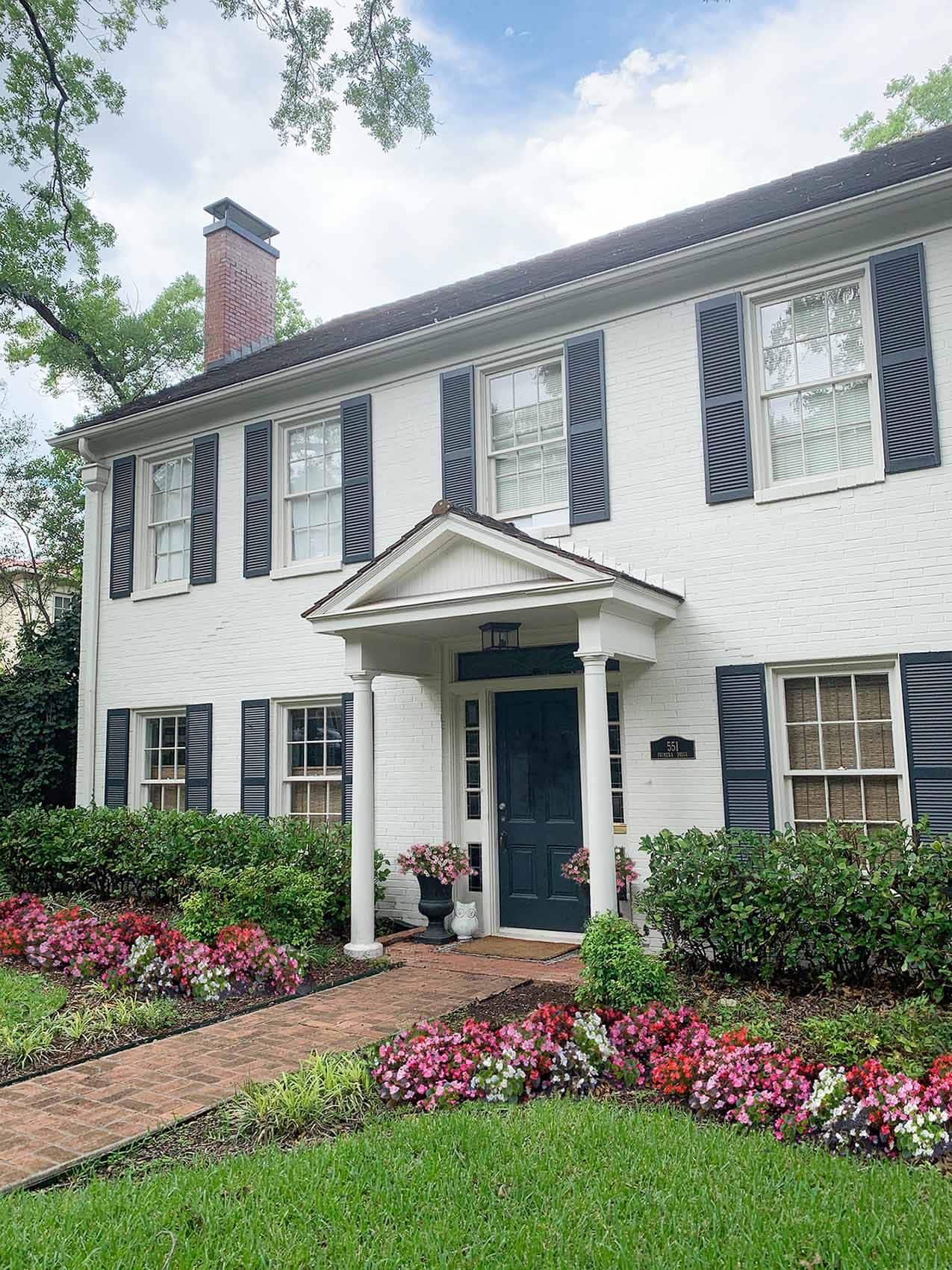 painted-brick-home-exterior-in-sherwin-williams-shoji-white-and-front-door-and-shutters-in-inkwell-by-paper-moon-painting-san-antonio-tx