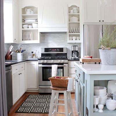White kitchen updated by painting cabinets and adding crown molding, Maria Killam and Remodelacasa blog