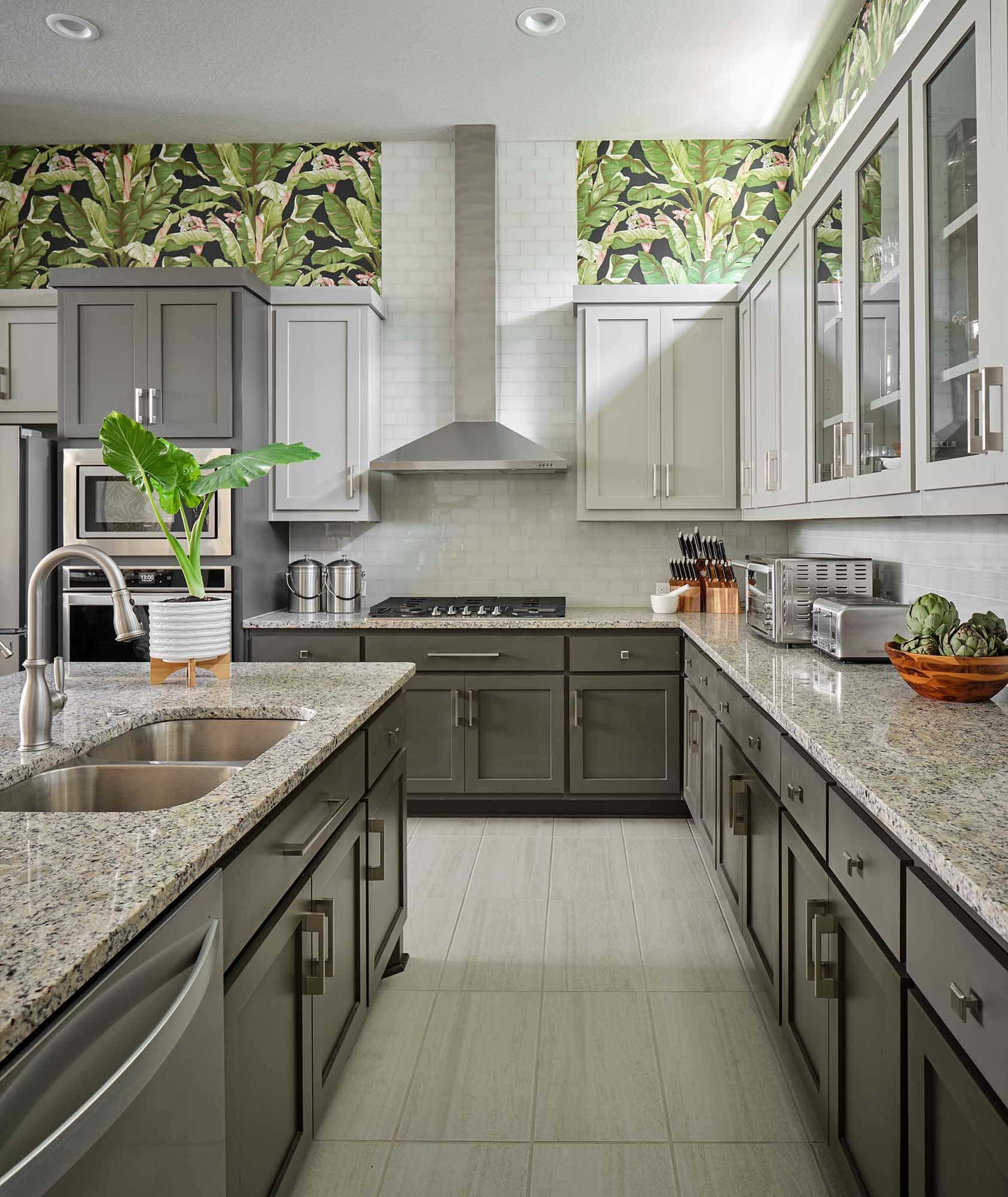 York wallpaper in two-tone kitchen, Paper Moon Painting wallpaper installer, San Antonio TX