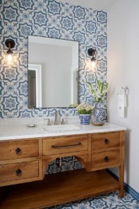 blue-and-white-tile-plaster-walls-guest-bath