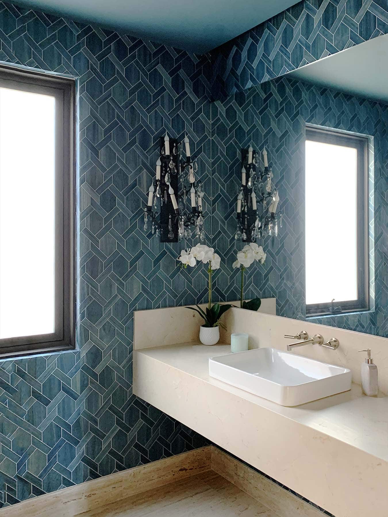 blue-wood-veneer-phillip-jeffries-yacht-club-wallpaper-closeup-installation