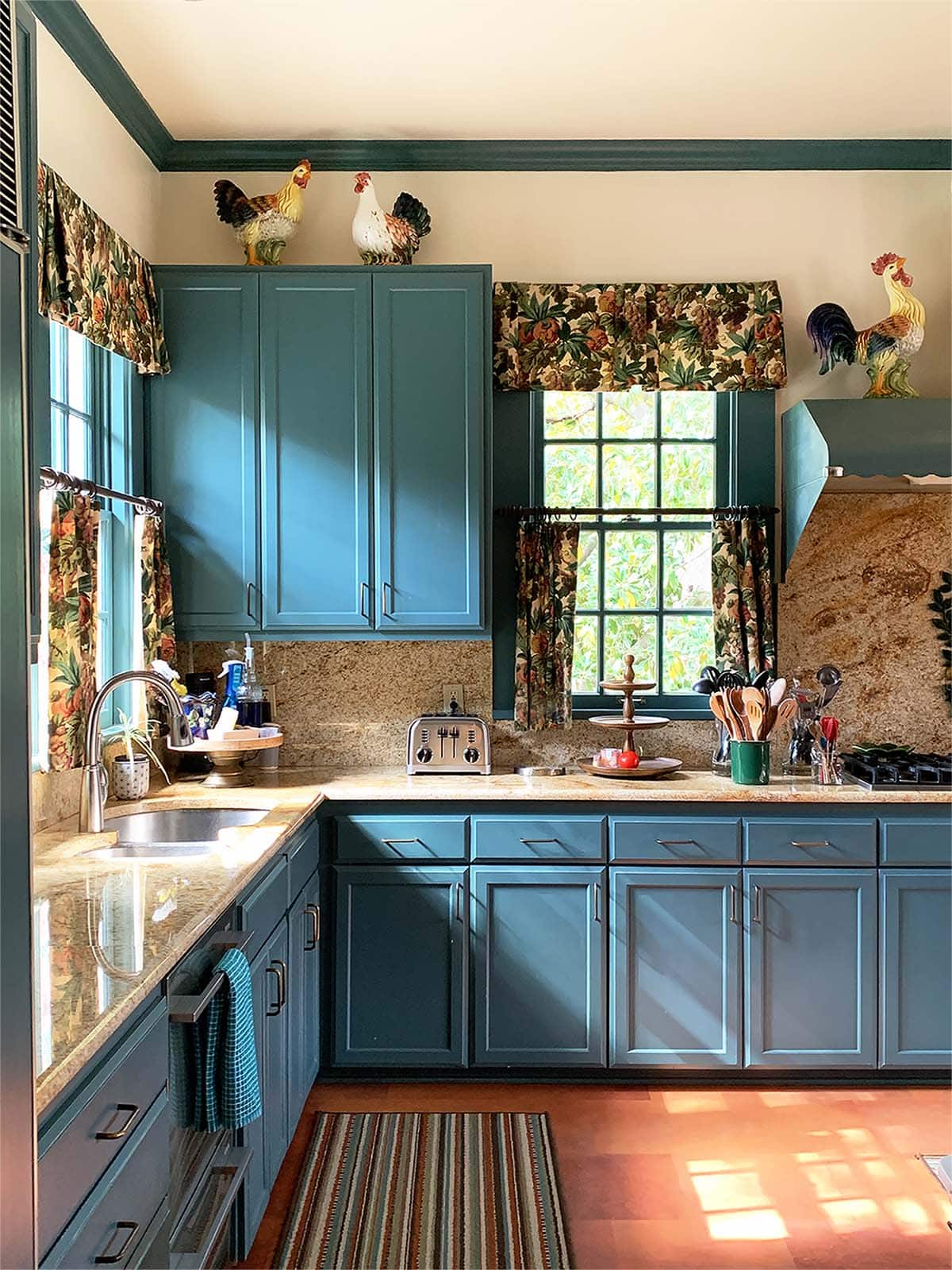 english-style-farmhouse-kitchen-cabinets-in-sherwin-williams-riverway-paint-color-alamo-heights-painter