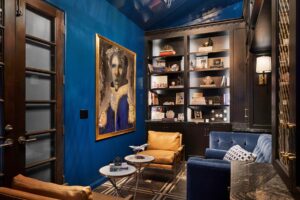 dark-blue-high-gloss-lacquer-walls-in-home-library-alamo-heights