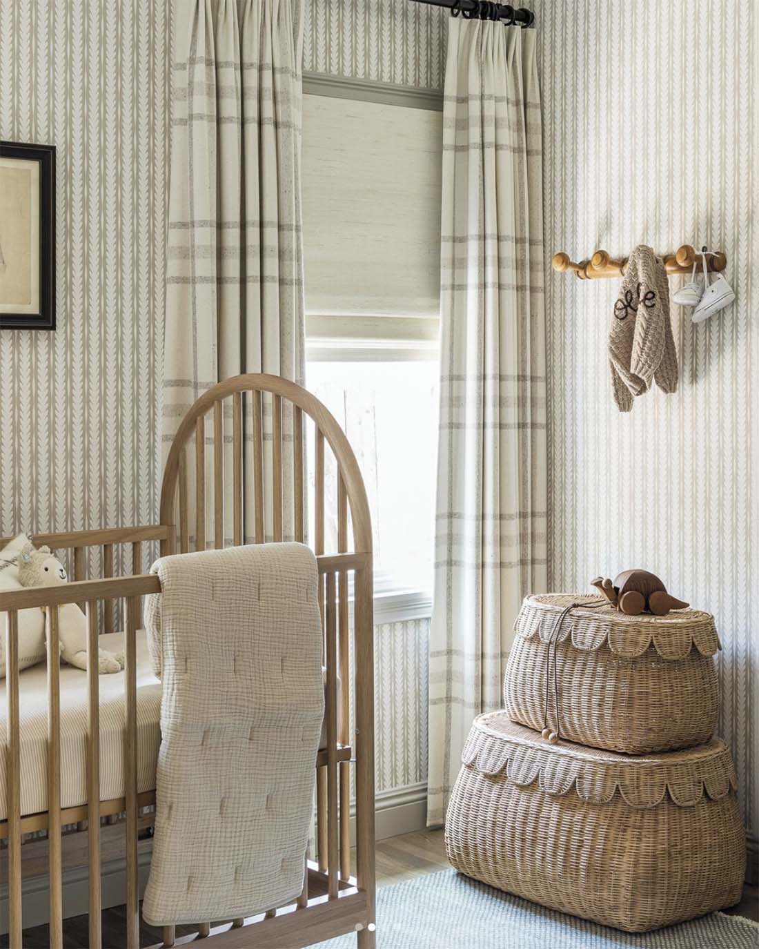 wallpaper-trends-in-nurseries-with-gender-neutral-color-scheme-tan-and-white-nursery