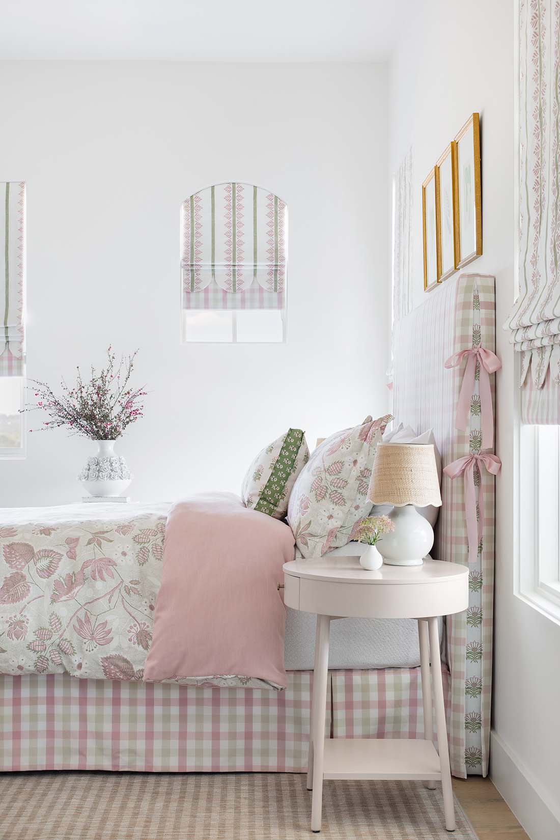 maximalist-interior-design-in-a-soft-and-feminine-guest-bedroom